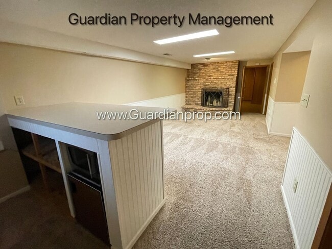 Building Photo - Single Family Home Featuring 2 Baths, 2 Car Garage, Fireplace, and Fenced in Yard