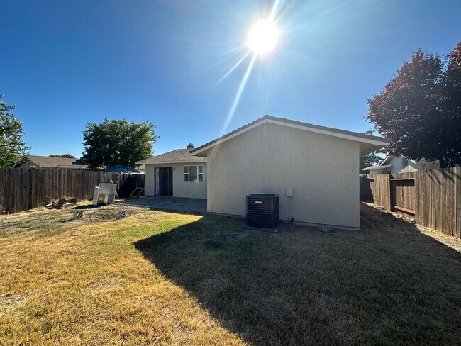 Building Photo - 7955 Deer Lake Dr
