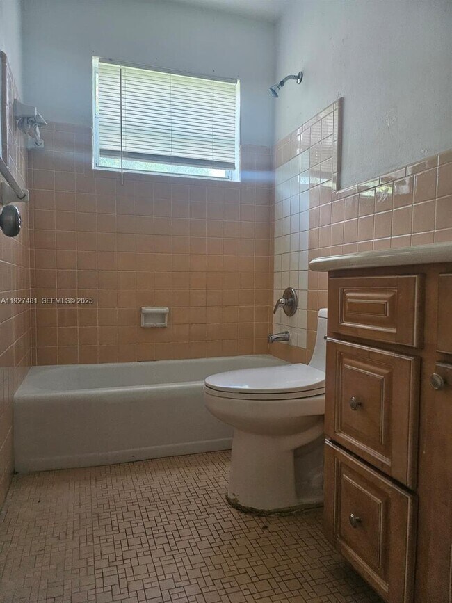 Building Photo - 701 N 70th Ave