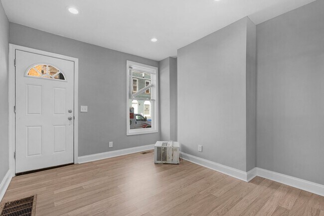 Building Photo - Coming SOON - PIGTOWN 2 Bedroom 2 Bathroom...