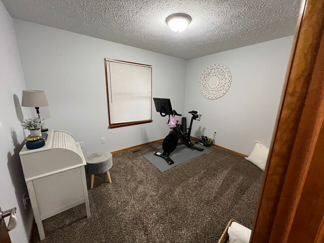Building Photo - 612 Acorn Pl