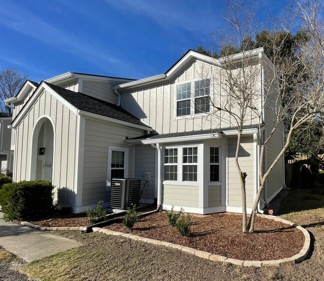 Building Photo - 1142 Monaco Dr