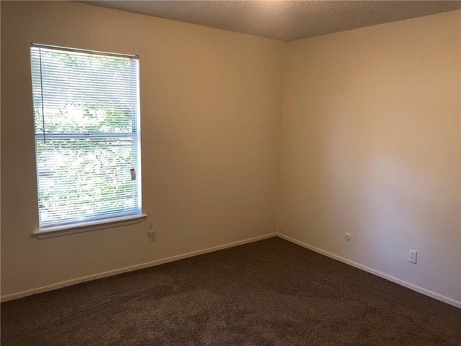Building Photo - 555 N Betty Jo Dr