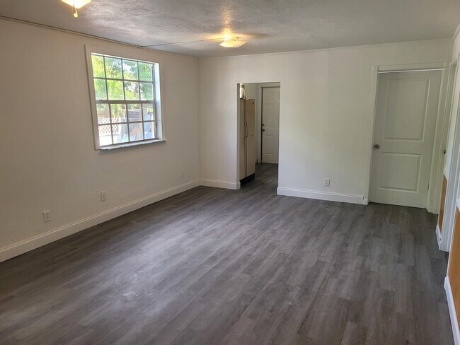 Building Photo - 710 Southern Blvd