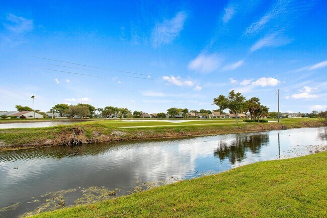 Building Photo - 5519 Fairway Park Dr