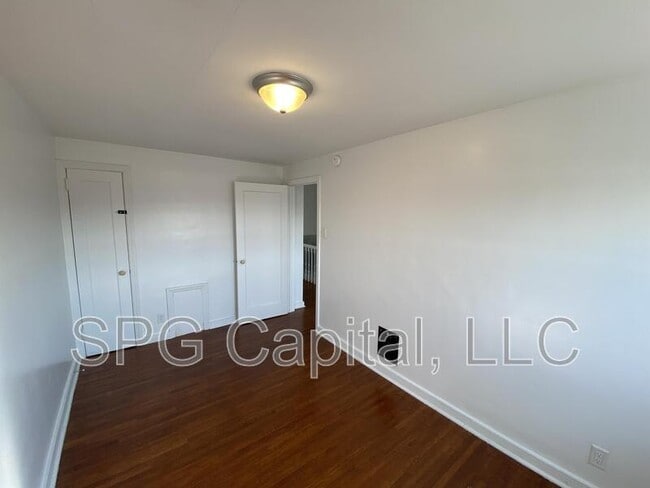 Building Photo - 2529 Derry St