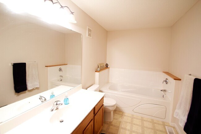 Master Bathroom - 10740 Town Square Dr NE