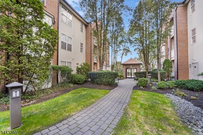 Building Photo - 50 Maple Ave