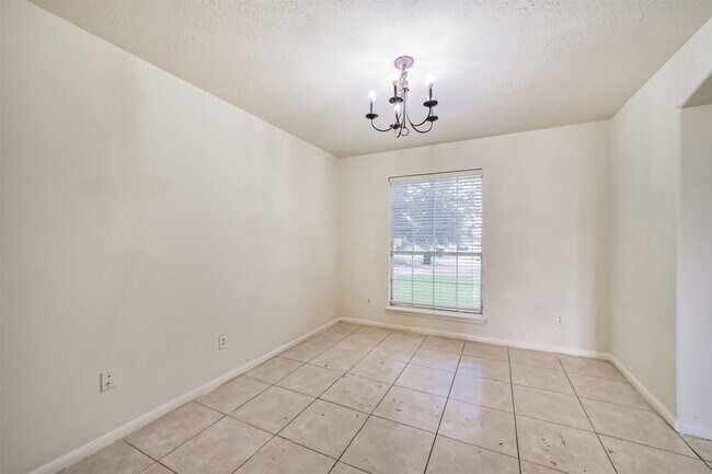 Building Photo - 7102 Calix Ln