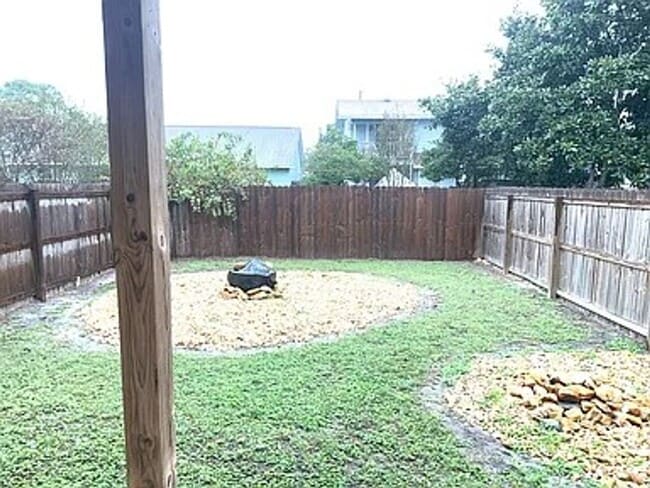 Building Photo - 2 Bedroom 1.5 Bath Near Navy Base