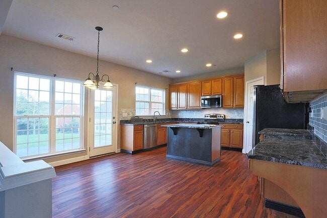 Building Photo - Family friendly home in highly sought afte...