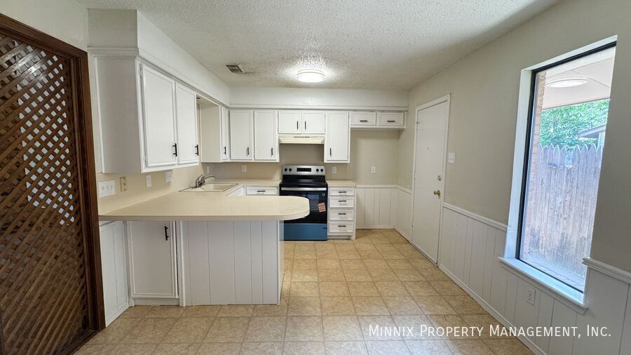 Building Photo - 4427 75th Dr