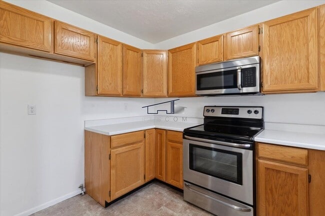 Building Photo - 772 N 800 W