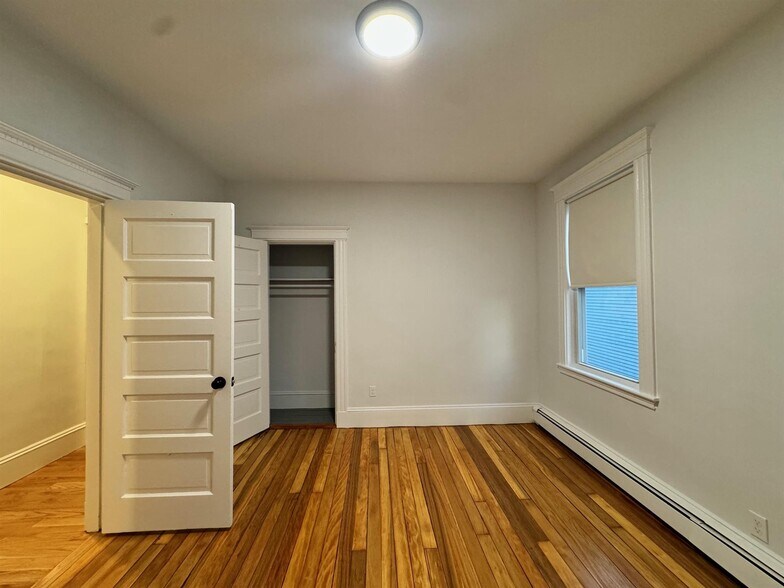 Building Photo - 136 Sharon St