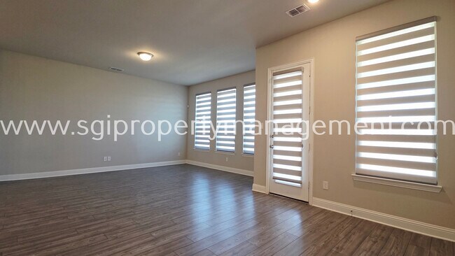 Building Photo - 1922 Renwick Dr