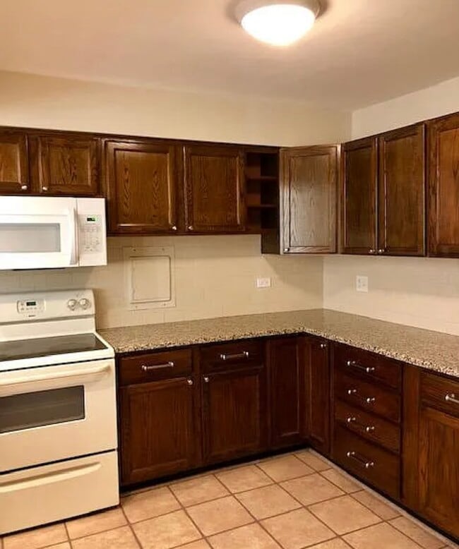 Building Photo - 4512 Kings Walk Dr