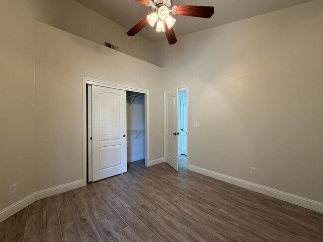Building Photo - 2128 E St Andrew Dr