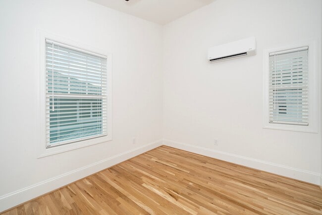 Building Photo - 1634 Crest Rd