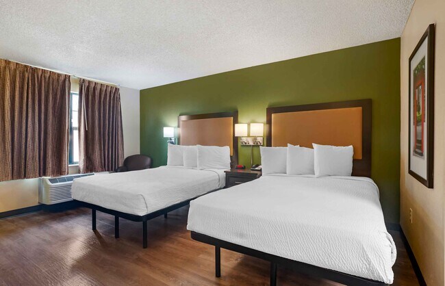 Building Photo - Furnished Studio-Palm Springs - Airport