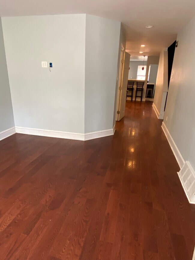 Living rm & hallway to bathrm, dining rm and kitchen - 603 N 32nd St