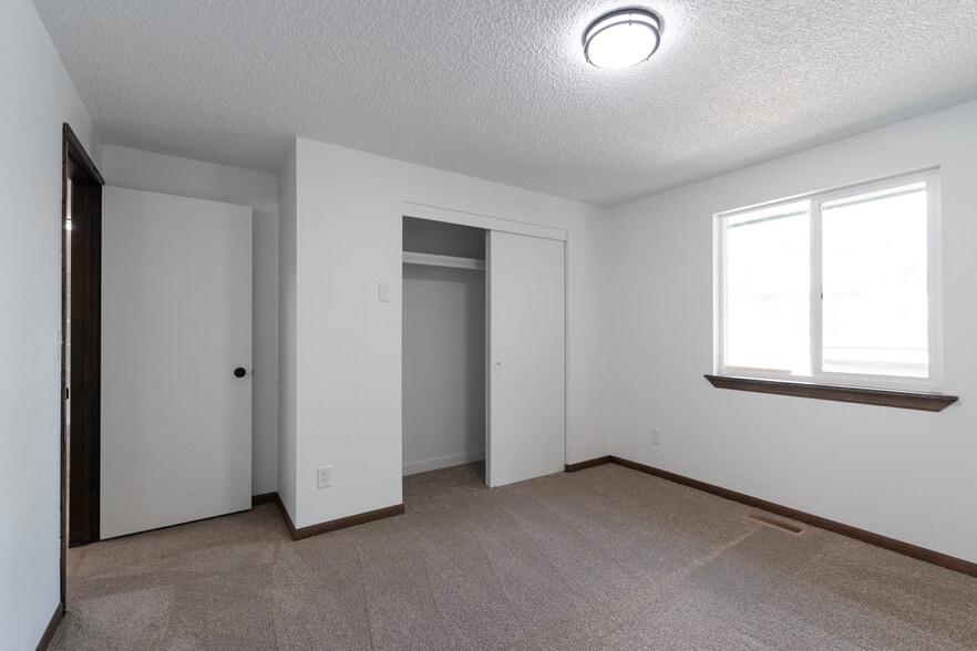Building Photo - 514 E Longfellow Ave