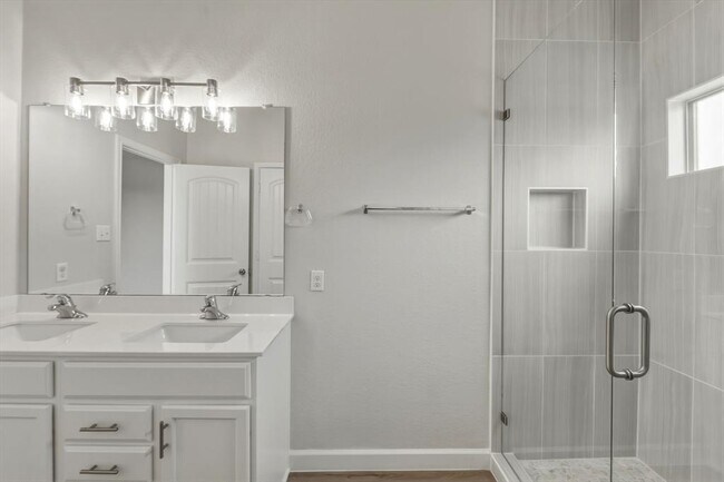 Building Photo - 301 Serpentine Ln