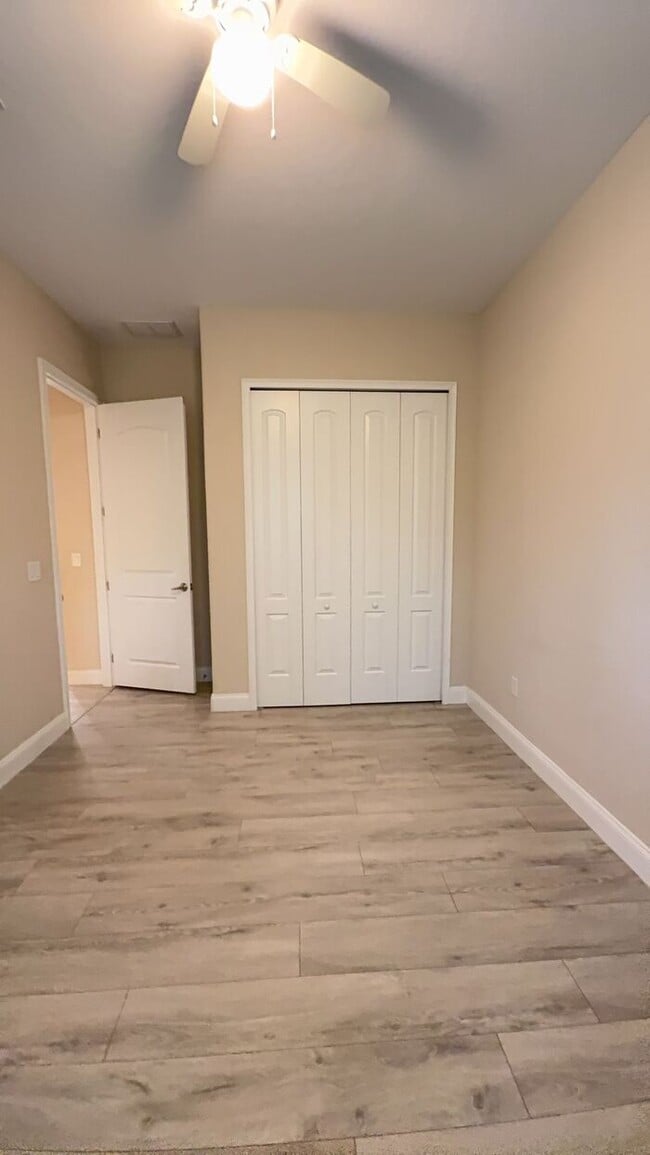 Building Photo - 1 Linden Place Unit B