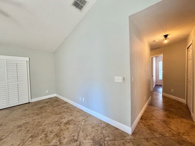 Building Photo - Modern Living Meets Prime Location with this Stunning 4/2!