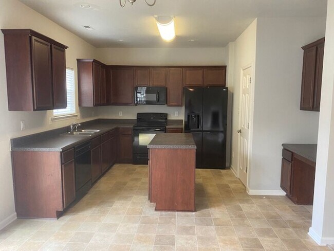 Building Photo - 203 Linfoot Ct