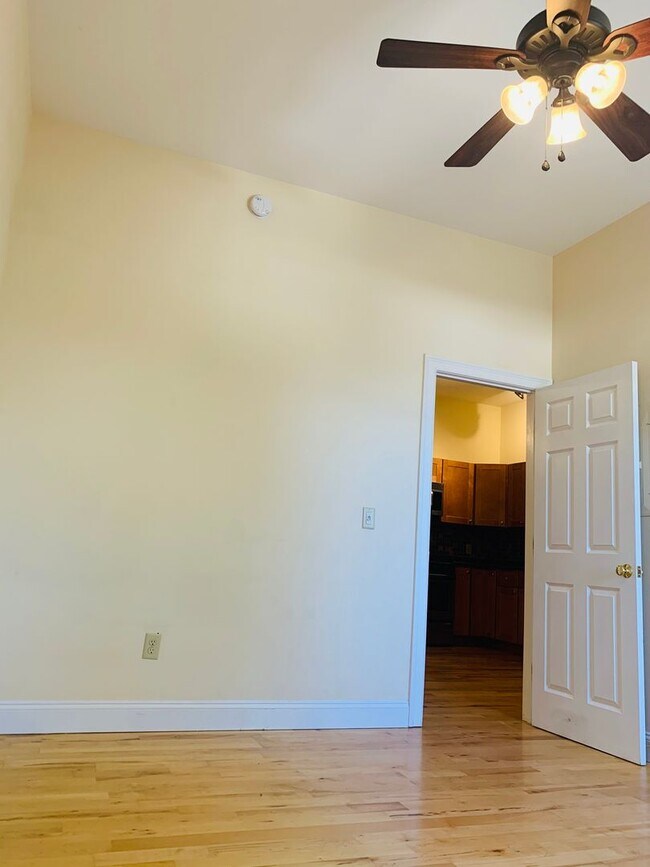 Building Photo - 51 N Champlain St