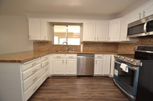 Building Photo - Awesome 5 bed 3 bath Home in Murray!!!