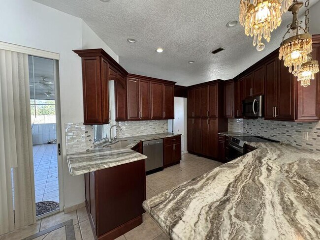 Building Photo - 664 Wyckliffe Pl