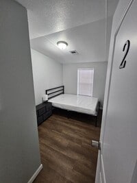 Building Photo - 8144 Hewitt St