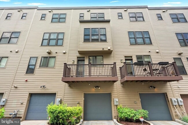 Building Photo - 10413 Fernwood Rd