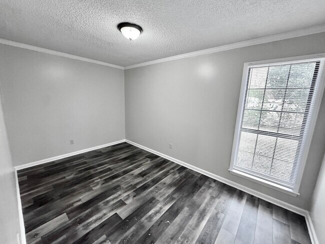 Building Photo - 4964 Barkshire Dr