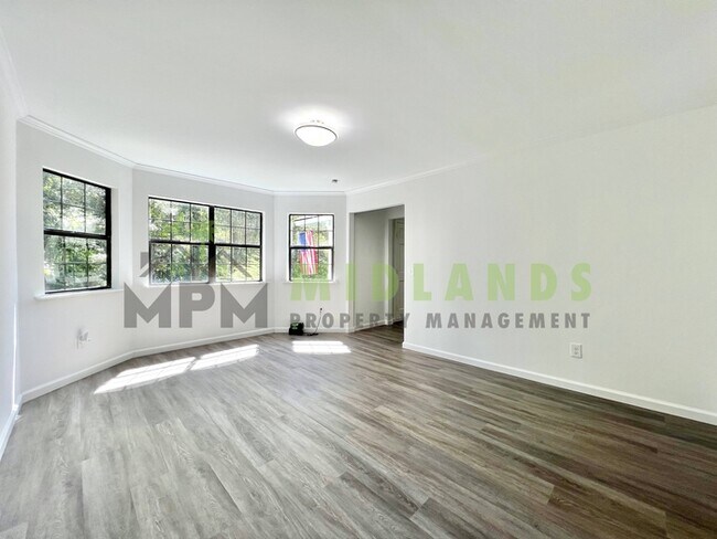 Building Photo - 746 Madera Rd