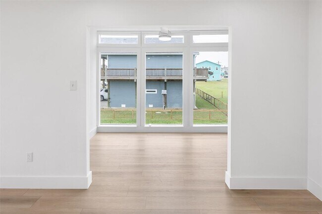 Building Photo - 971 Mary Ann