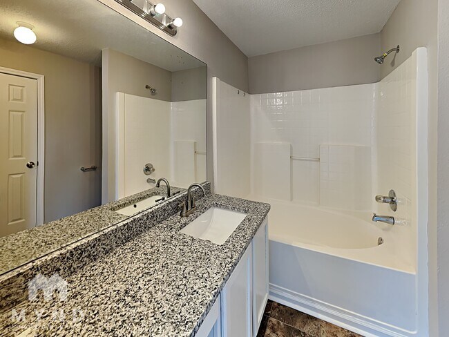 Building Photo - 2395 Raven Cir