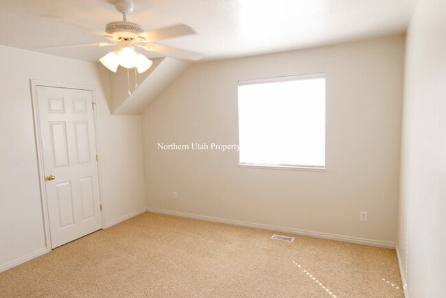 Building Photo - 2 Bed, 1.5 Bath, HVAC