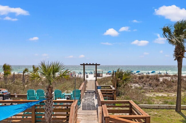 Building Photo - 8817 S Thomas Dr