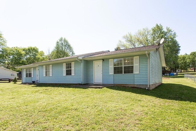Building Photo - 5571 Tallant Road Unit Apt B