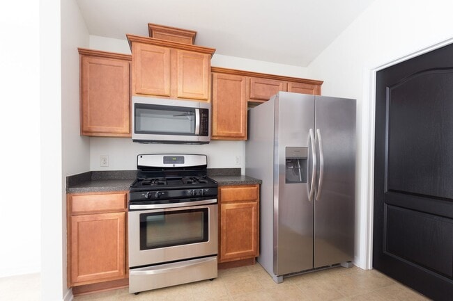 Building Photo - Centrally located 3 bedroom home
