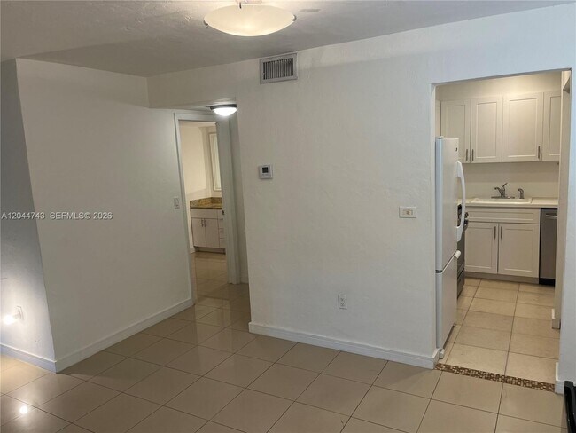 Building Photo - 1205 Mariposa Ave