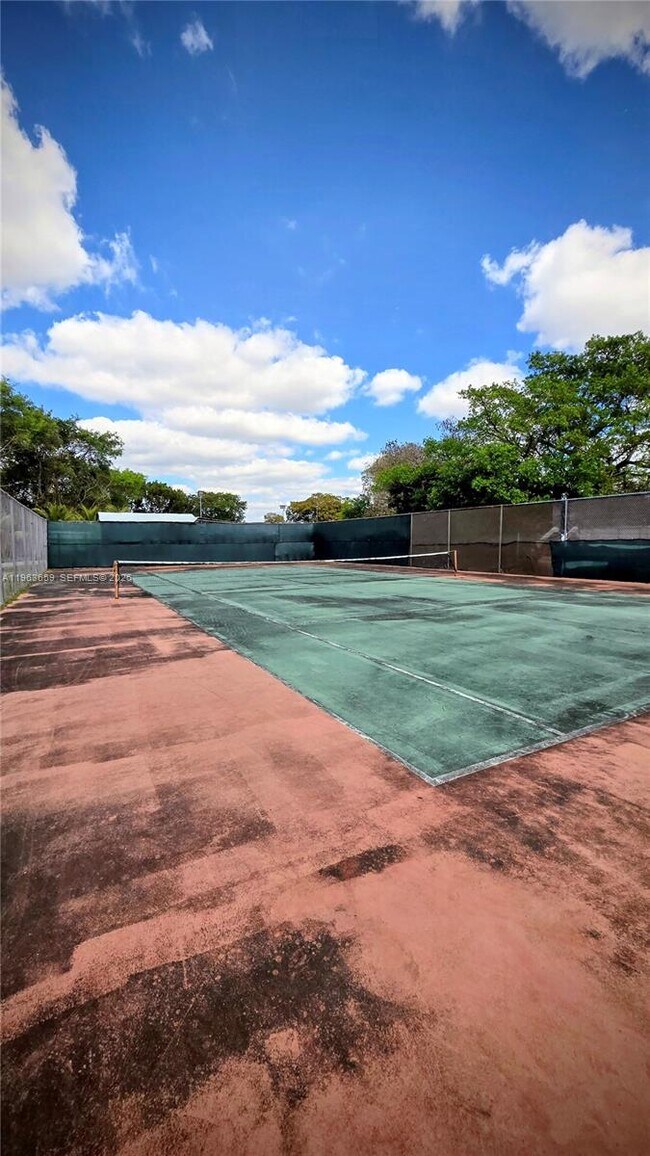 Building Photo - 7925 Fairview Dr