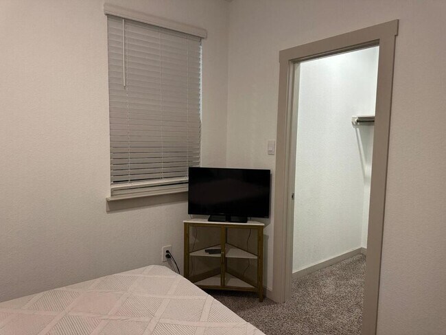 Building Photo - 12810 Heddington Grv Ln