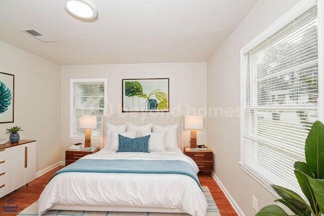 Building Photo - Ready to love where you live? 3 Bed 1 Bath Home Ready for You!