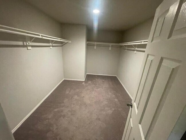 Building Photo - 14550 Breezy Orch Trail