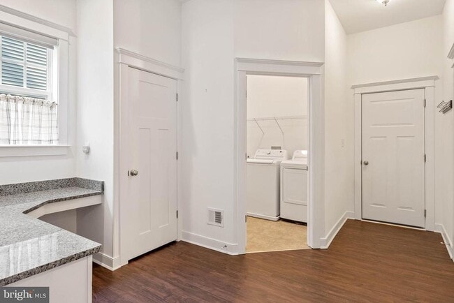 Building Photo - 22395 Arbor Cir