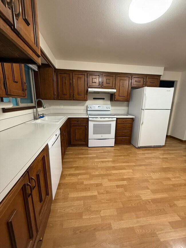 Building Photo - Pet Friendly Home with Pool Access!