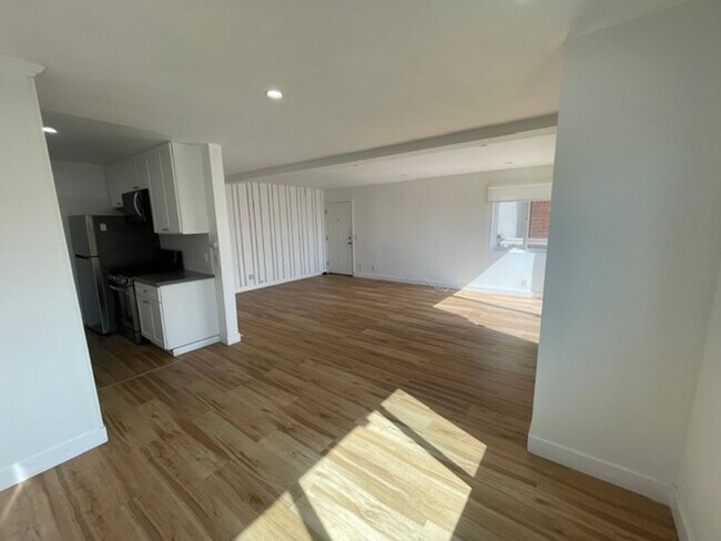 Building Photo - 2216 Highland Ave